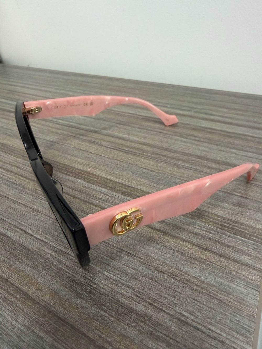 Gucci Black Frame Pink Temple Sunglasses with Brown Lenses / No case - Picture 3 of 6